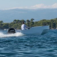 Hydro-jet yacht tender 15outboardsingle-enginecenter console