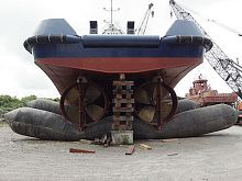 Harbors and terminal airbag for shipslaunchinglifting