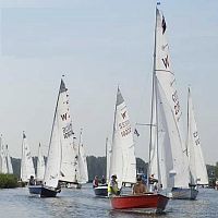 Double-handed sailing dinghy Wayfarerinstructionalsymmetric spinnaker
