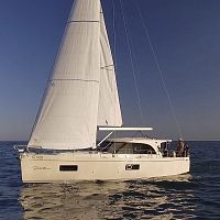 Ocean cruising sailboat 42.1with enclosed cockpitwith bowsprittwin steering wheels