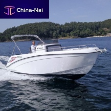 Outboard deck boat 690 Ventura CCopencenter console8-person max.