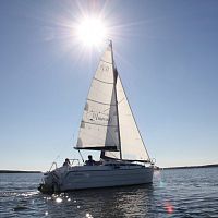 Cruising sailboat 281-cabinwith bowsprit