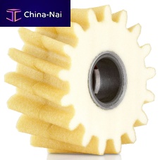 Chain lubrication pinion