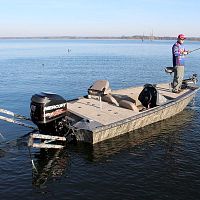 Outboard bass boat 761 Renegadeside consolesport-fishing
