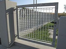 Swing gate metalwire meshwith bars
