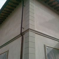 Natural stone molding cornerfor outdoor use