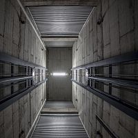 Hydraulic freight elevator for heavy loadscommercialindustrial