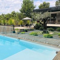 Swimming pool railing aluminumglass panelbar