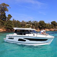 Outboard express cruiser MERRY 1095twin-enginehard-topwith enclosed cockpit