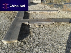 Drainage channel with central slot stonefloor