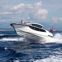 Inboard cabin cruiser LIMOUSINE 9 M FRONT HELM STATIONopen10-person max.yacht tender