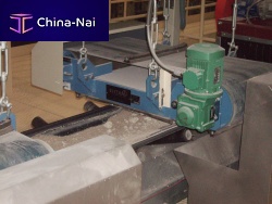 Magnetic plate separator particlefor the recycling industry