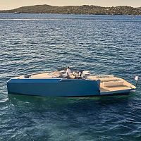 Inboard express cruiser 42 Stwin-engineplaning hullopen