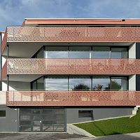 Wood fiber railing FORMBOARD TOP PINE - MINERGIE-P-ECO MFHwith panelsoutdoorfor balconies