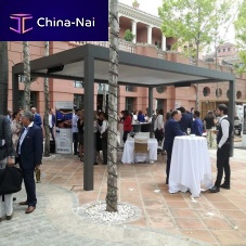 Self-supporting pergola ALTEAwall-mountedaluminumwith mobile slats