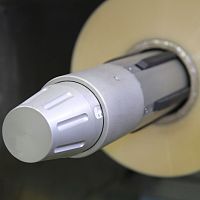 Coil expanding shaft for rollspneumaticcantilevered