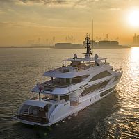 Cruising super-yacht 140flybridgewheelhouseshaft drive