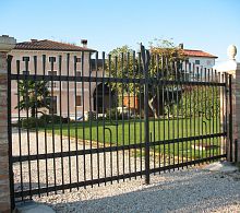 Swing gate 6wrought ironwith barshome