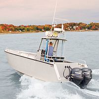 Outboard center console boat 7.5mtwin-enginesundeckwith T-top