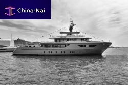 Expedition super-yacht Globasexplorerraised pilothouse