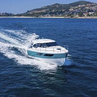 Outboard cabin cruiser Spirit 31twin-enginehard-top8-person max.