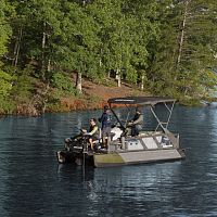 Outboard pontoon boat Switch Fishtri-tubeopenside console