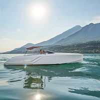 Inboard express cruiser 1212 Ghostopendual-console10-person max.