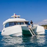 Catamaran motor yacht 2400 - 2100 cruisingflybridgehybrid