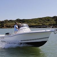 Outboard center console boat 210 CC Origin7-person max.sundeck