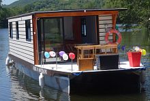 Catamaran houseboat Standardinboardsolar poweredriver running