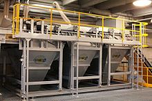 Dry screening screener for recyclingvibratingfor bulk materials