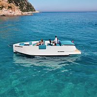 Inboard walkaround D28 DECKtwin-engineopencenter console