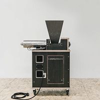 Compact extruder