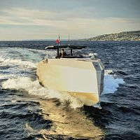 Inboard express cruiser 42 twin-engineplaning hullopen