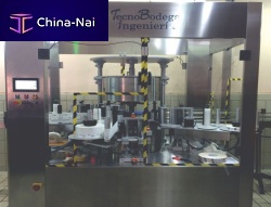 Automatic labelling machine for bottlescanfor the cosmetics industry