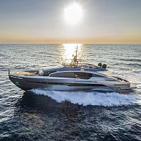 Cruising super-yacht GTX116flybridgeV-drive5-cabin