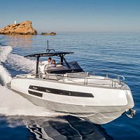 Inboard walkaround GT 370twin-enginecenter consoleopen