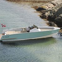 Inboard center console boat SUPER UTILITY 23side console7-person max.with cabin