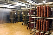Raw sausage maturing chamber for salamiheatingfor the food industry