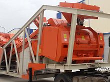 Truck-mounted concrete mixer single-shaft