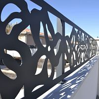Welded mesh fence .gardenmetalcontemporary