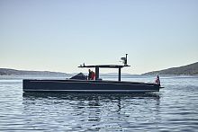 Outboard express cruiser SHADOWtriple-engineopencenter console