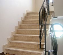 Stone step covering for swimming pool