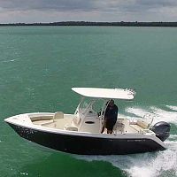 Outboard center console boat 220CCsport-fishing9-person max.with T-top