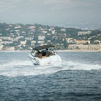 Outboard runabout Noblesse 830opendual-console10-person max.