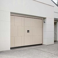 Tilting garage door Slotoaklarchokoum