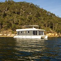 Catamaran houseboat eco weekenderinboardelectric