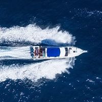 Inboard express cruiser Q6twin-engineflybridge14-person max.