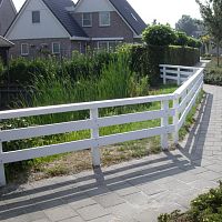 Louvered fencing gardenfor public spacesrecycled plastic