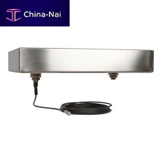 Piezoelectric ultrasonic transducer immersiblehigh-frequencyfor tank cleaning